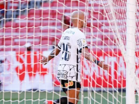 Fábio Santos tem ótimo aproveitamento em quesito no Corinthians