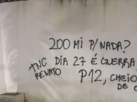 Muro do CT Ninho do Urubu volta a ser pichado com críticas a Renato Gaúcho