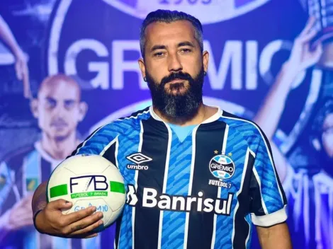 Ex-Grêmio, Douglas relembra pegadinha com colega do elenco em doping: "Ele fumava um"