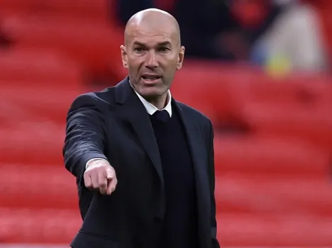 Zidane estaria "se preparando" para assumir o comando técnico do Manchester United, diz jornal