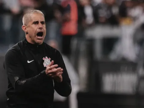 Pressionado, Sylvinho explica ausência de xodó da Fiel no Corinthians; veja a matéria