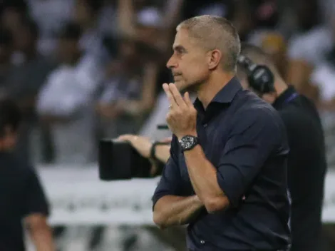 Diretor do Timão revela futuro de Sylvinho no Corinthians