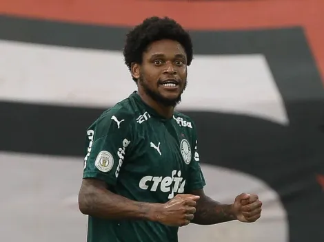 Barcellos define estratégia para trazer Luiz Adriano ao Beira-Rio