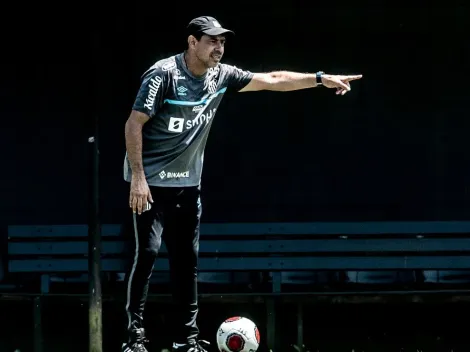 Carille age nos bastidores e veta saída de “titular do Santos em 2022”