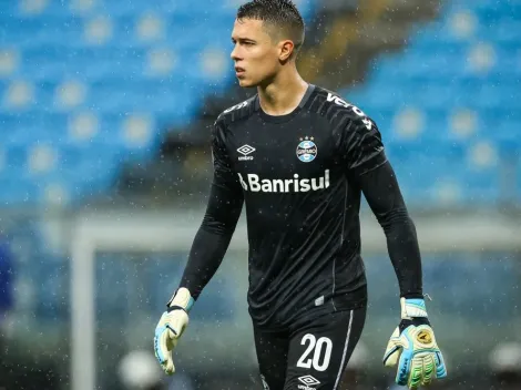 Brenno perde espaço no Grêmio e deve ficar no banco nesta temporada