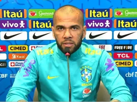Daniel Alves fala em escassez de laterais na Seleção Brasileira e se coloca à disposição para a Copa do Mundo