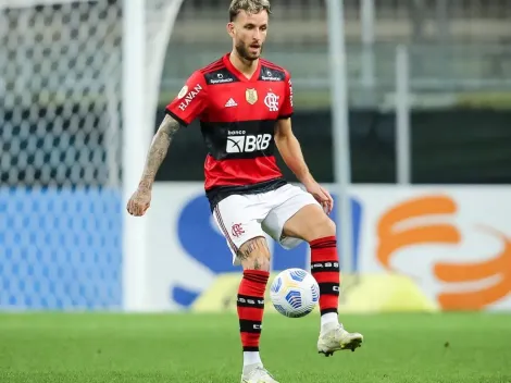 Staff de Léo Pereira é alfinetado em coletiva e futuro do zagueiro no Flamengo fica por um fio