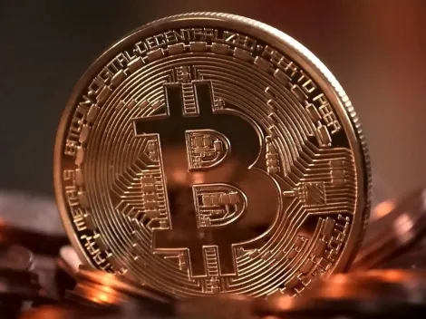 Bitcoin recua após autoridades confiscarem US$ 3,6 bilhões de criptomoedas roubadas nos EUA; investidores temem que valor seja despejado no mercado