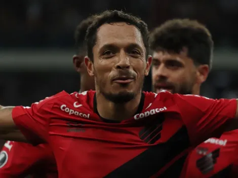 Adriano cava vaga no Coritiba e 'a a régua' rival: "Não acho que as portas fecharam"