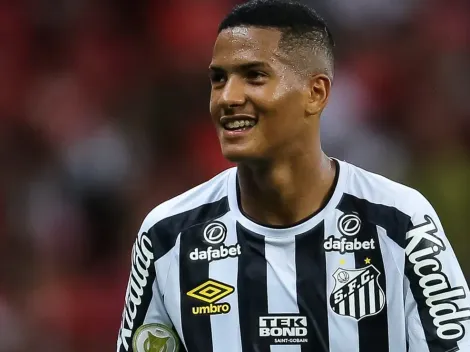 Ângelo, do Santos, não foge de pergunta sobre estilo de jogo e cava espaço no Barcelona