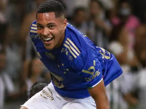 Com apenas 17 anos, Vitor Roque é elogiado por Pezzolano e Ronaldo após gol e atuação em clássico