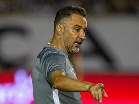 Vítor Pereira é cobrado por 'sumiço' de defensor no Corinthians