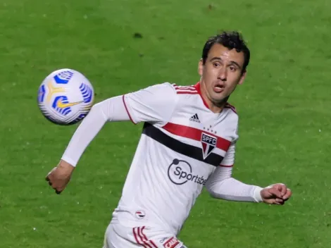 Ex-camisa 9 do São Paulo, Pablo perde gol inacreditável e incendeia a web tricolor: "Saudades?"
