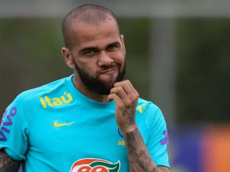 Barcelona acaba com rumores e define situação de Daniel Alves