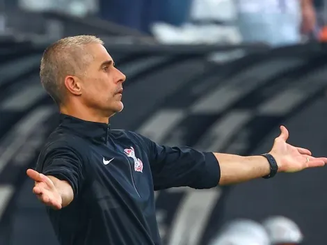 “Muitas deficiências”; Sylvinho é lembrado e elogiado em análise de meio-campista do Corinthians