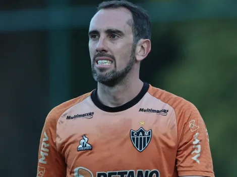 Empresário de Godín confirma futuro de zagueiro do Atlético