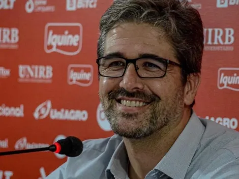 “Nunca está com o elenco fechado”: Rodrigo Pastana abre o jogo sobre reforços no Vitória