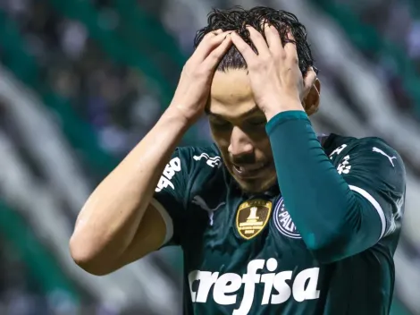 'Craque' posa ao lado de Raphael Veiga no Palmeiras e torcida implora a Leila: "Fechem os portões"