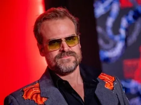 Ator David Harbour surpreende ao contar sobre fato inusitado do início da carreira “Isso é tão envergonhoso”