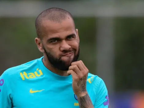 "Não descarto nada, mas se eu voltar para o Brasil..."; Dani Alves é sincero sobre futuro e chances de jogar no Furacão