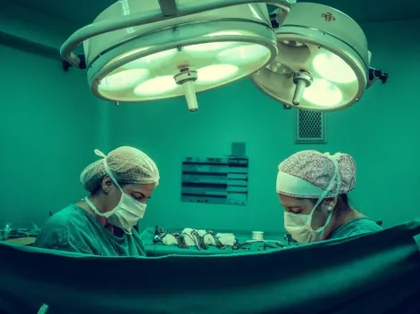 Médico abandona carro no meio do trânsito e percorre 3 km a pé para realizar cirurgia