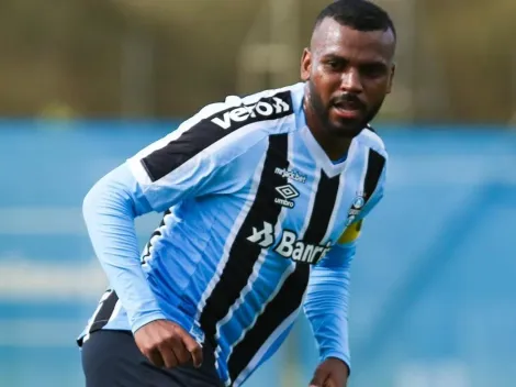 Renato encerra silêncio sobre situação de Léo Gomes no Grêmio