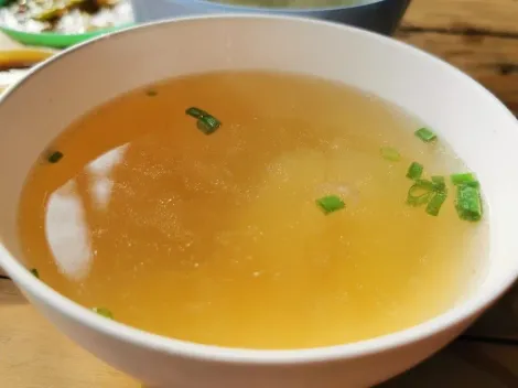 Mulher discute com restaurante e alegar receber água ao invés de sopa após pedido