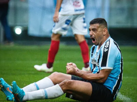 "Sofremos demais no ano passado..."; Diego Souza não controla emoção e não esconde futuro no Grêmio