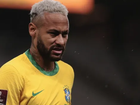 Vocalista do CPM 22 ajusta a mira e ataca Seleção Brasileira e Neymar