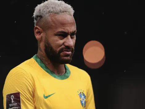 Neymar faz ligação de Paris, mas veto 'choca' o mundo em velório de Pelé