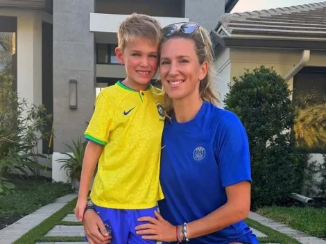 Fã de futebol, Azarenka publica foto com o filho vestido com a camisa da Seleção Brasileira