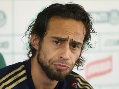 Dudu ganha de Valdivia em lista seleta do Palmeiras e alcança importante feito