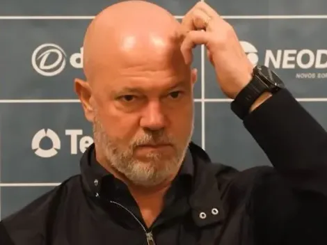 Paciência acaba e torcida do Coritiba aparece no CT para cobrar Zago