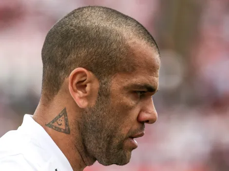 “Eu a perdoo. Só ela e eu sabemos”; Daniel Alves quebra silêncio sobre polêmica