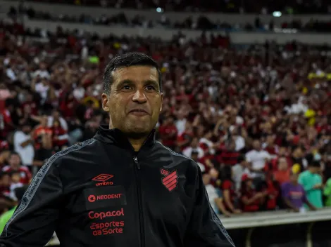 Casemiro se encanta e rasga elogios a titular de Wesley Carvalho no Athletico Paranaense