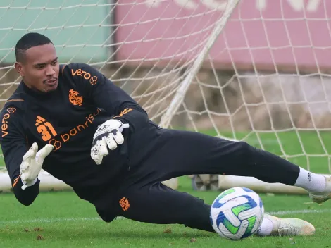 John quebra silêncio após Inter contratar o goleiro Sergio Rochet