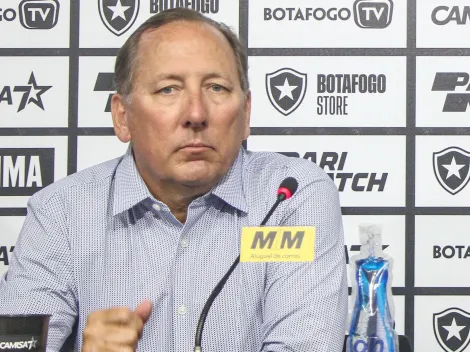 Textor 'bate na mesa' e manda defensor embora do Botafogo