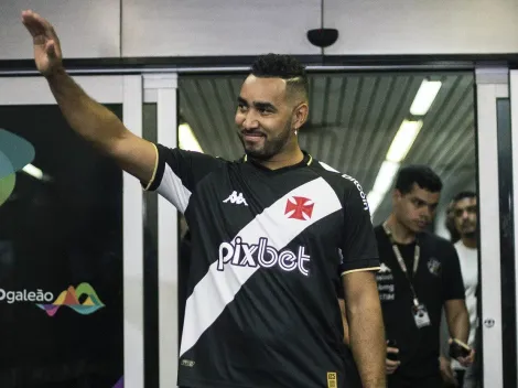 Recepção calorosa: Payet chega no Rio e é recebido por torcida vascaína