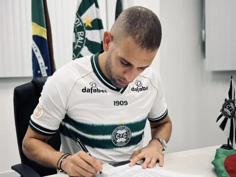 Atacante Slimani chegou ao Coxa e animou torcedores