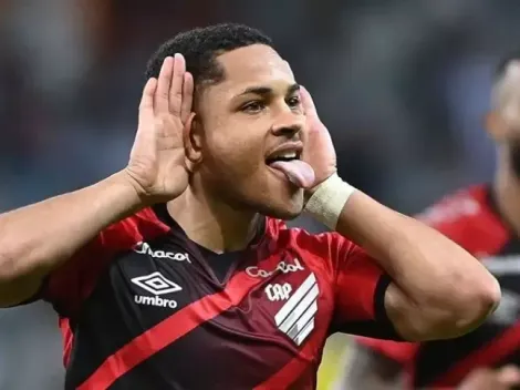 Vitor Roque provoca Galo após marcar gol