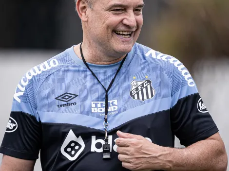 Na calada da noite, Diego Aguirre SORRI com possível reforço chegando ao Santos