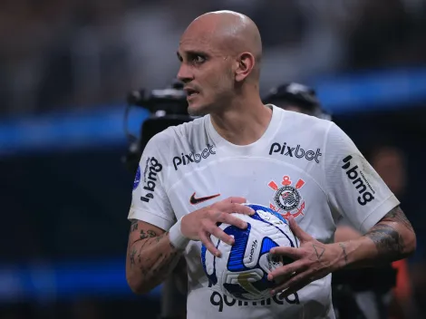 Árbitros divergem sobre lances envolvendo Gil e Fábio Santos e acaloram POLÊMICA