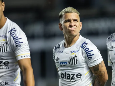 Mauro Cezar DETONA Solteldo após subir na bola contra o Vasco