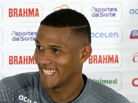 POLÊMICA! Adriel reaparece no Grêmio após caso de Renato