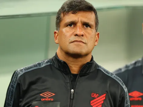 Wesley Carvalho detalha 'sumiço' de titular do Athletico contra o Coritiba