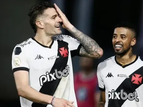 Vegetti recebe prêmio após boas atuações no Vasco