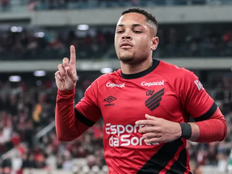 Vitor Roque abre o coração e faz promessa inusitada a torcida Athletico antes de ir ao Barcelona