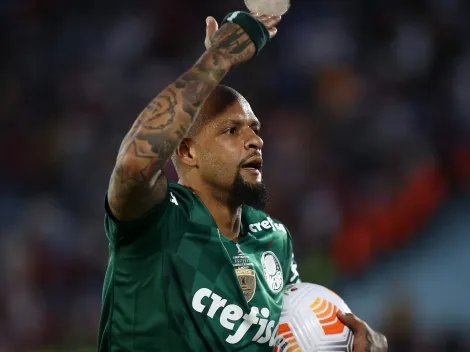Bicampeão da Liberta pelo Palmeiras, Felipe Melo se emociona durante hino no Maracanã
