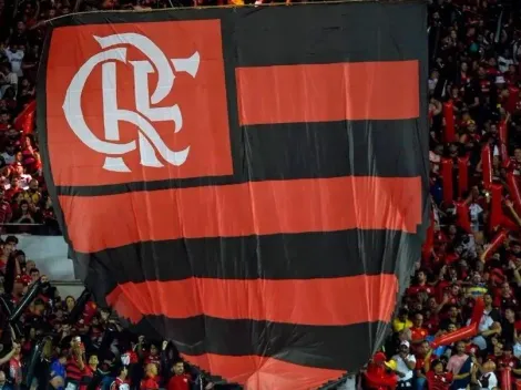 Desolado e sozinho no banco, quase chorando: Titular do Flamengo é flagrado em cena MUITO TRISTE
