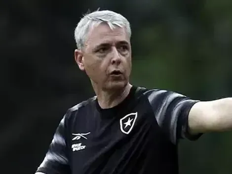 Ex-jogador do Botafogo tem reação inesperada durante entrevista após amistoso
